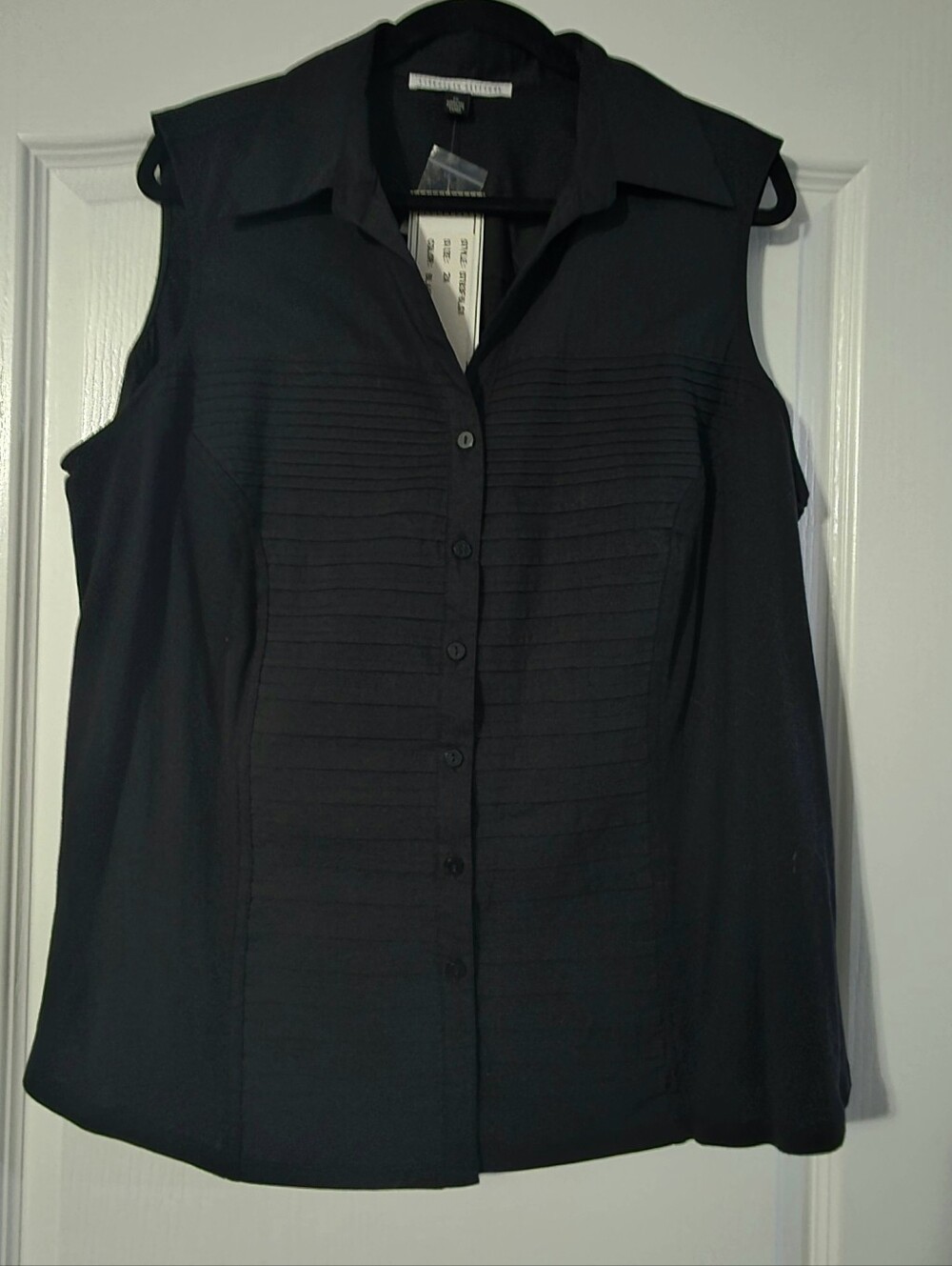 NWT Sleeveless Pintuck Button-Front Women's Top - Black Size 2X